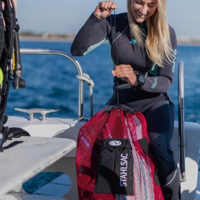 Stahlsac Panama Mesh Backpack: Convienent 103L size, ideal for dive gear, dry pockets, RED